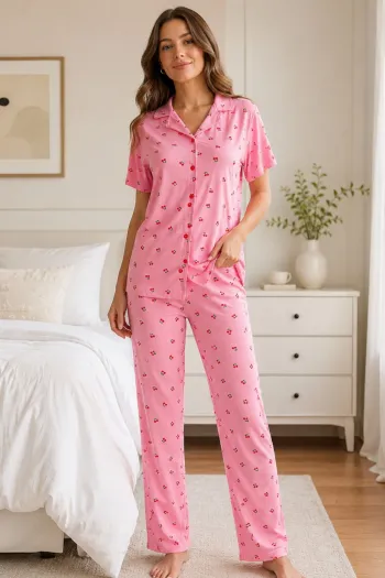Pembe Kiraz Desenli Kısa Kollu Gömlek Yaka Milan Kumaş Kadın Pijama Takımı