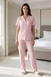 Kadın Pembe Beyaz Çizgili Kısa Kollu Düğmeli Milan Kumaş Pijama Takımı