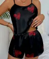Büyük Kırmızı Kalp Desenli Siyah Saten Şortlu Gecelik Takım