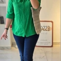 Canlı Yeşil Düğmeli Gömlek