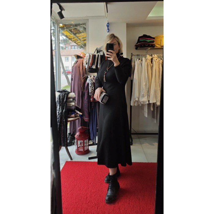 Önden yırtmaç detaylı Elbise Siyah