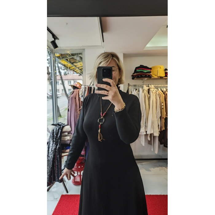 Önden yırtmaç detaylı Elbise Siyah