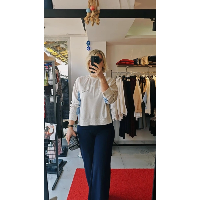 Garni Detaylı Taş Rengi Merserize Bluz