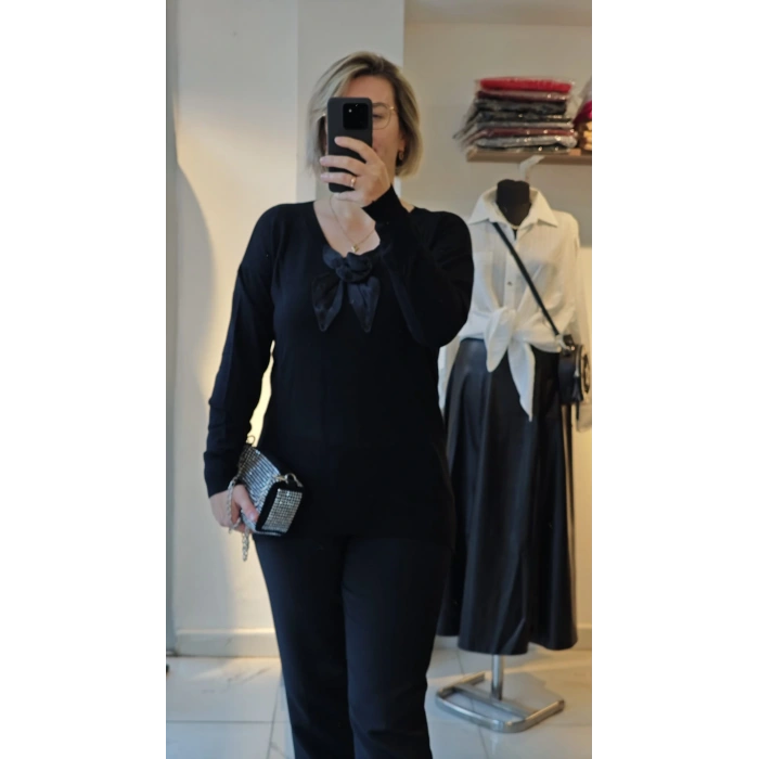 Fiyonk Detaylı Siyah Triko