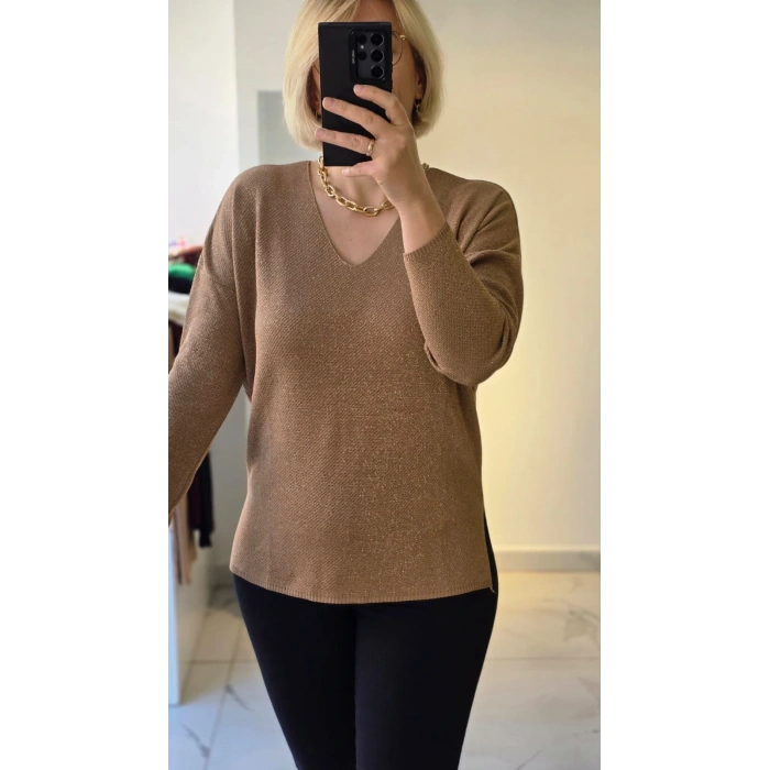 Hafif Simli Kahve Tonu V Yaka Bluz
