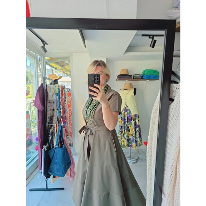 Kuşaklı Gömlek Yaka Midi Elbise