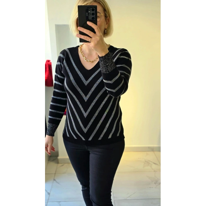 Siyah Simli Chevron Desenli Triko