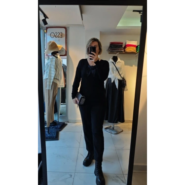 Fiyonk Detaylı Siyah Triko