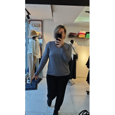 Gri V Yaka Günlük Triko