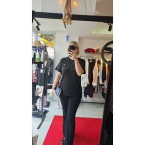 Siyah Nakışlı Basic Tişört