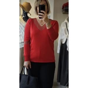 Detaylı V Yaka Kırmızı Triko