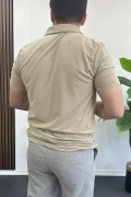 Erkek Yakası ve Kolu Nakış Detaylı Polo Yaka Fermuarlı Tişört Vizon Edw392