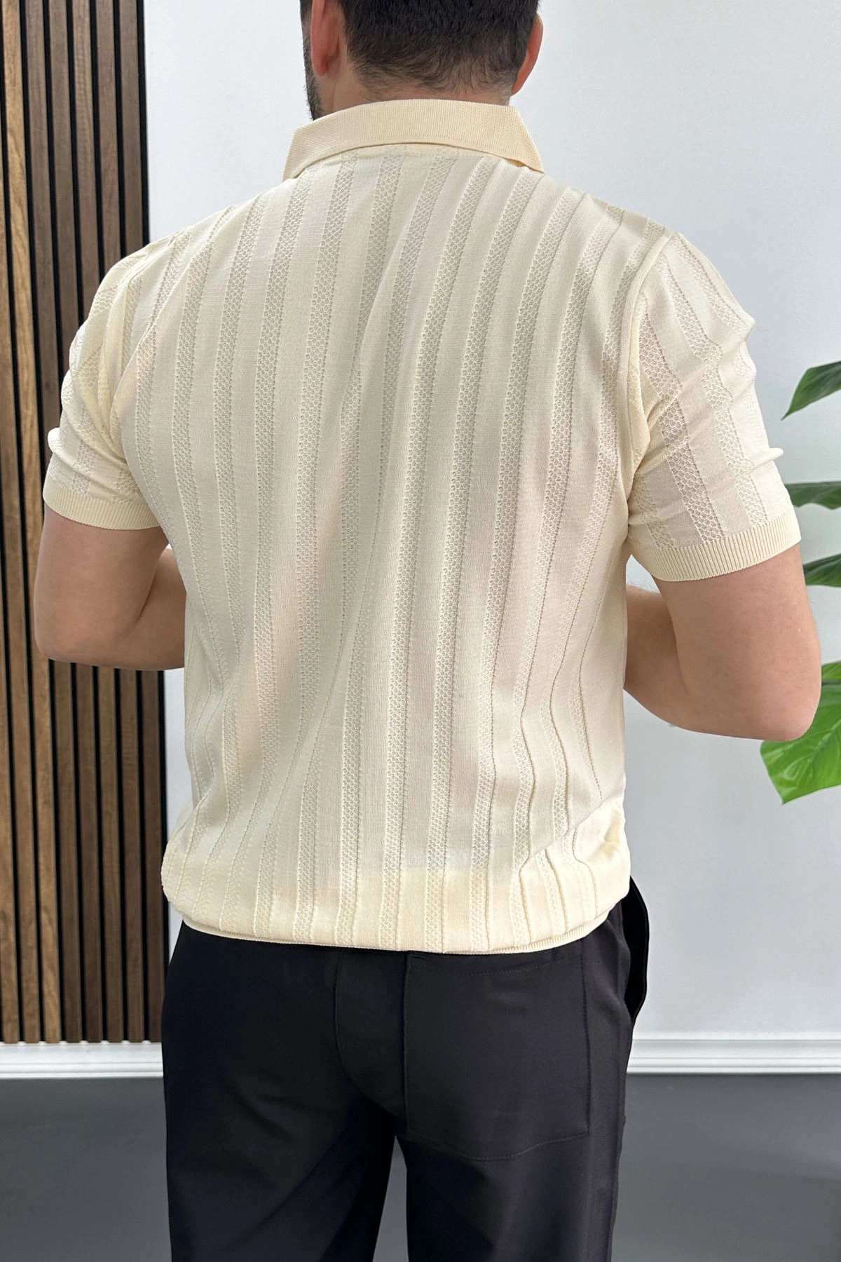 Erkek Açık Yaka Desenli Tişört Krem Edw453
