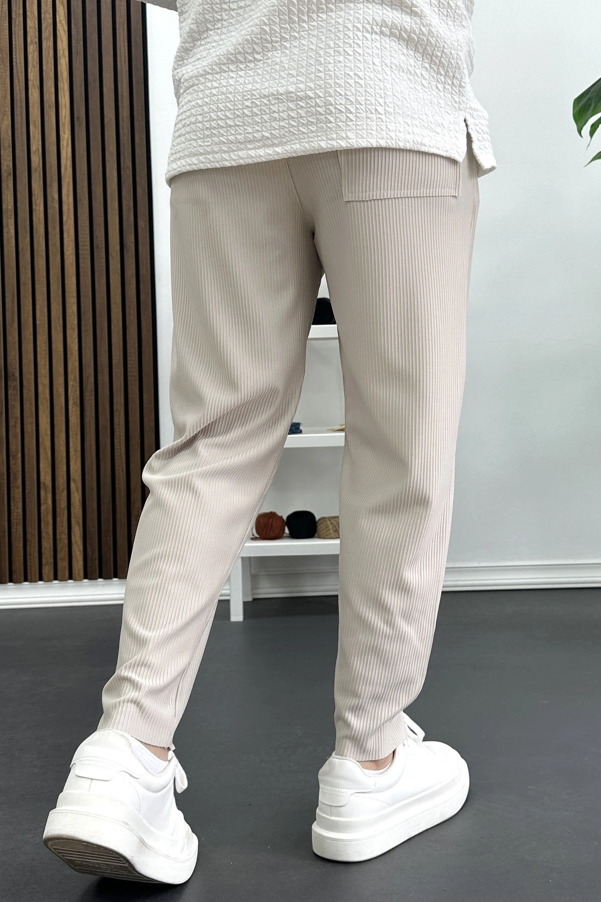 Erkek Asimetrik kesim Daralan Paça Pantolon Krem Edw437