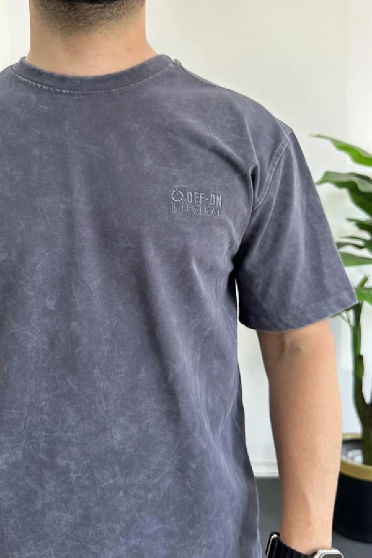 Erkek Oversize Geniş Kesim Yıkamalı Kumaş Nakış Logolu Tişört Füme Edw366
