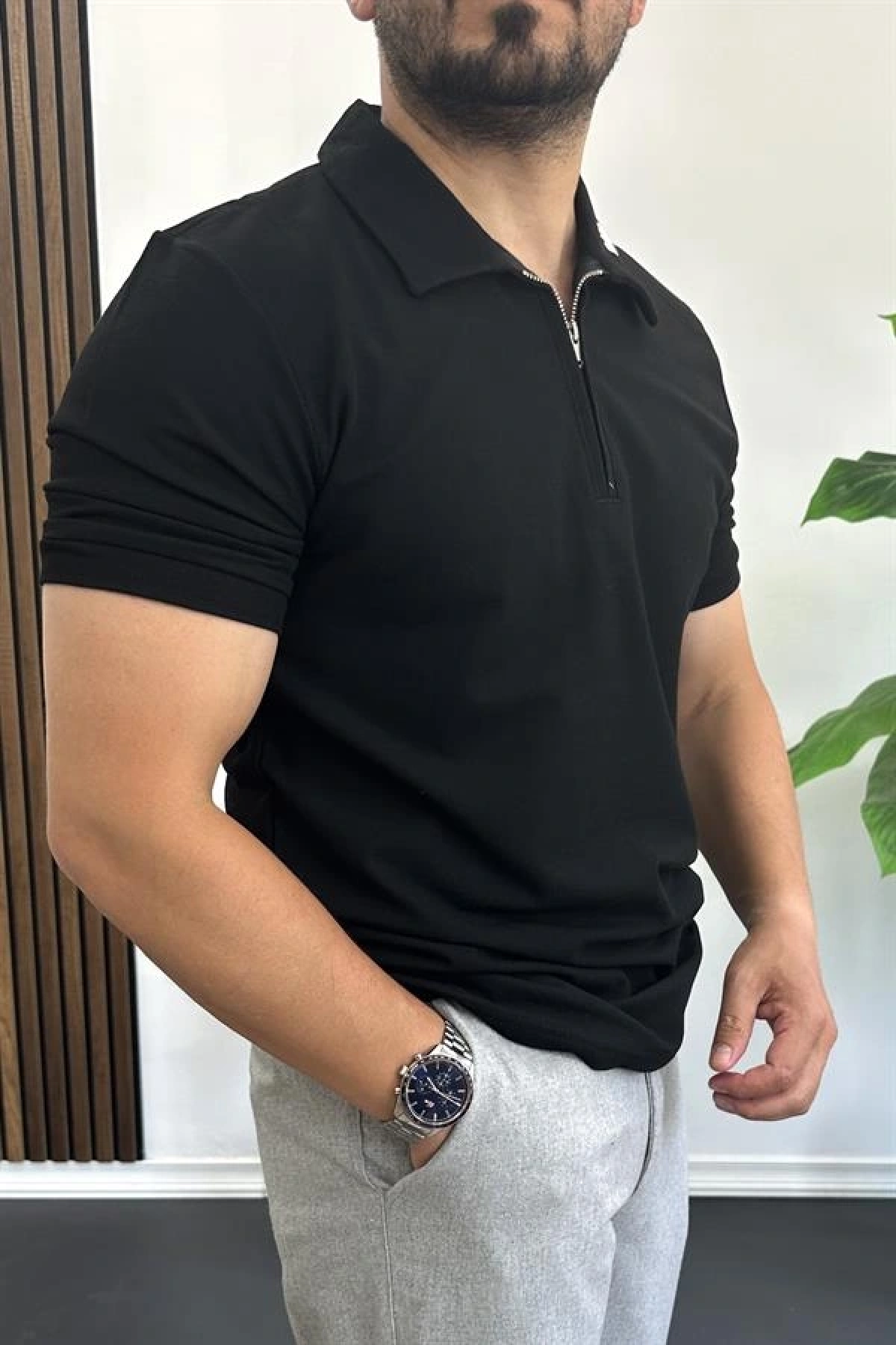 Erkek Yakası ve Kolu Nakış Detaylı Polo Yaka Fermuarlı Tişört Siyah Edw392