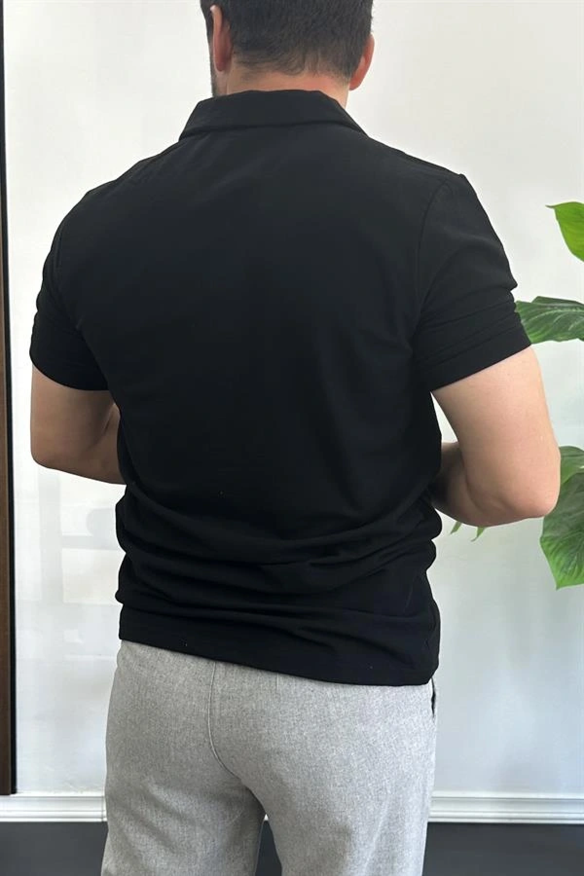 Erkek Yakası ve Kolu Nakış Detaylı Polo Yaka Fermuarlı Tişört Siyah Edw392
