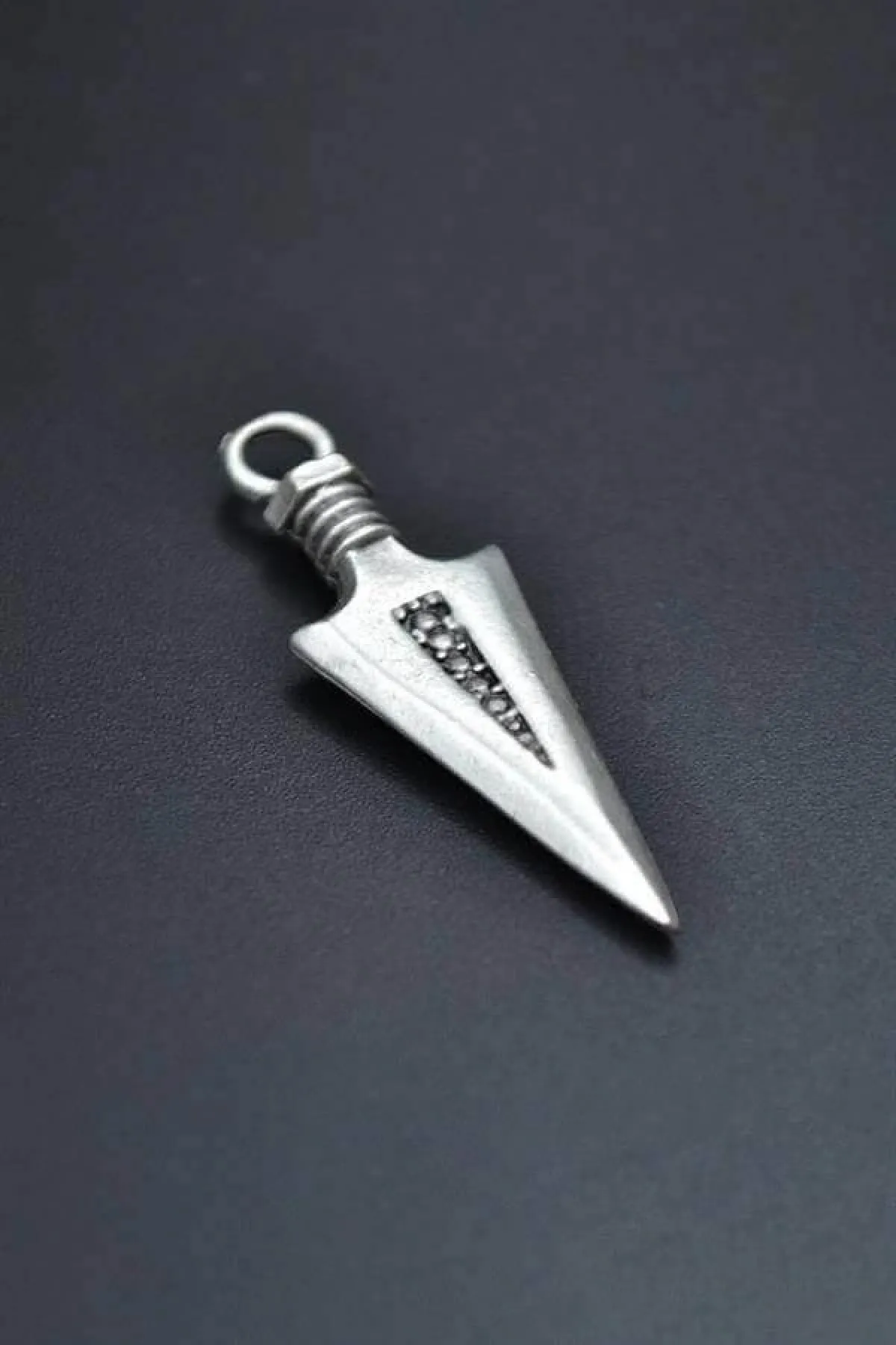 Desenli Triagle Ok Ucu Gümüş Kaplama Kolye