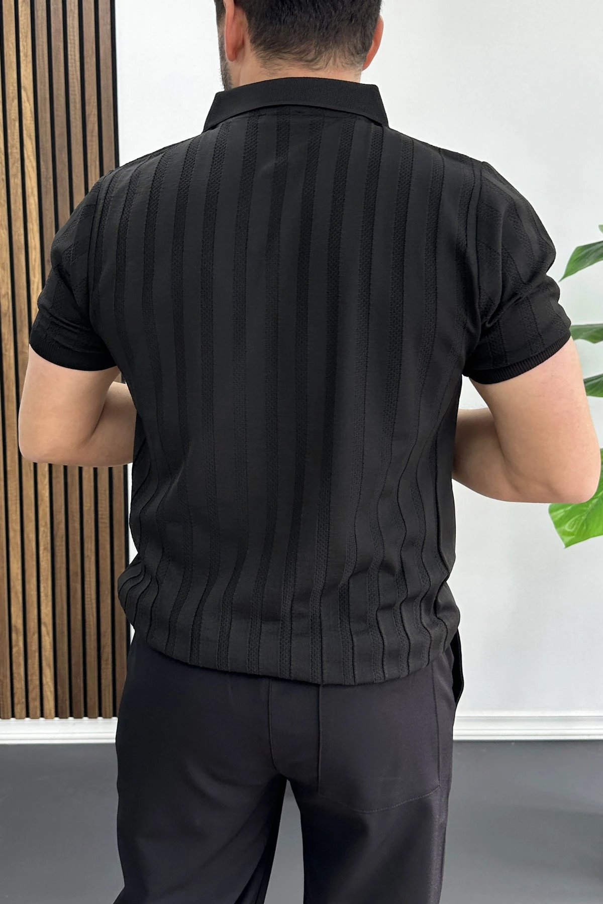 Erkek Açık Yaka Desenli Tişört Siyah Edw453