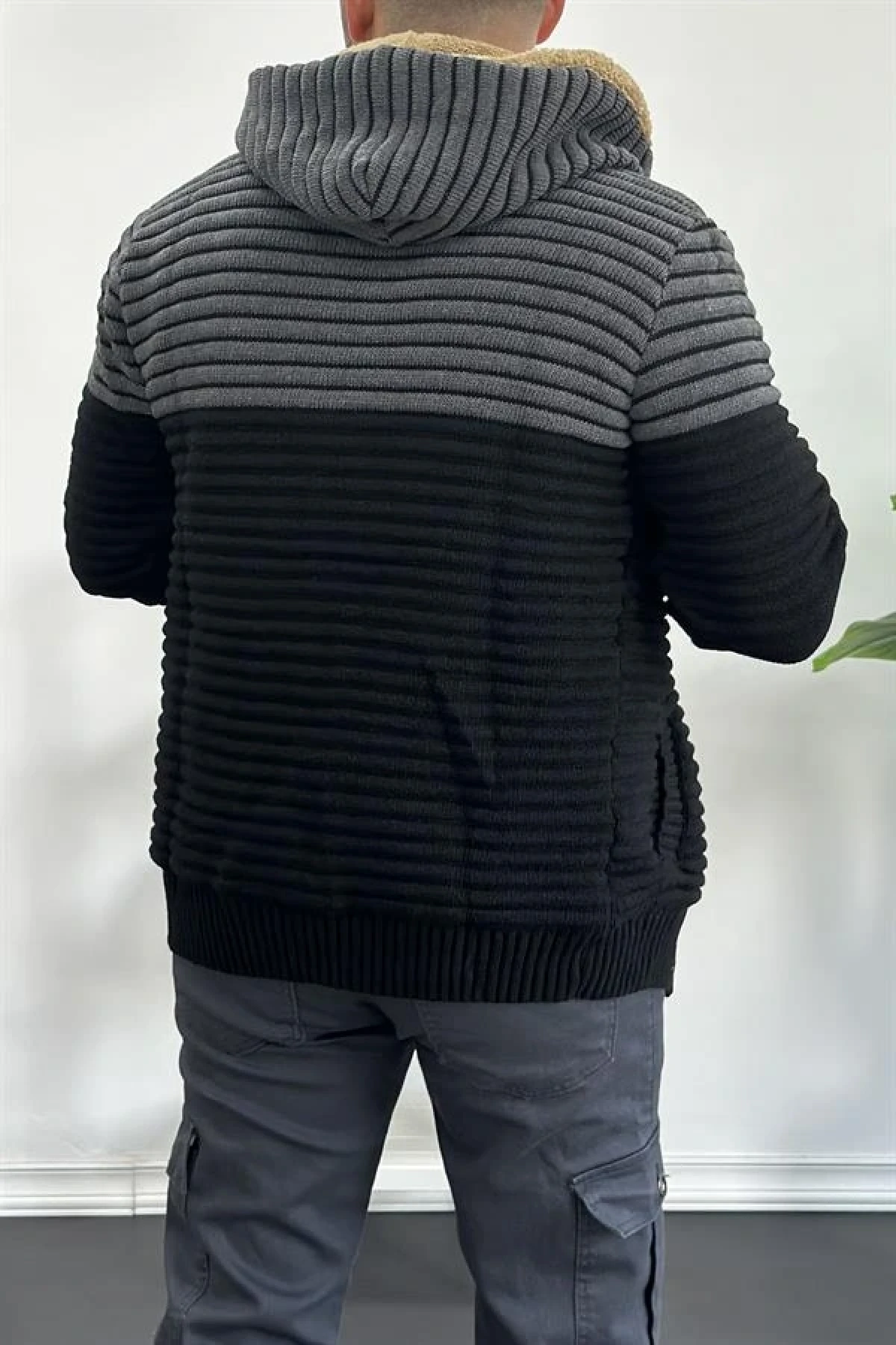 Erkek İçi Kürklü Kapüşonlu Fermuarlı Çift Renk Triko Hırka Siyah T741