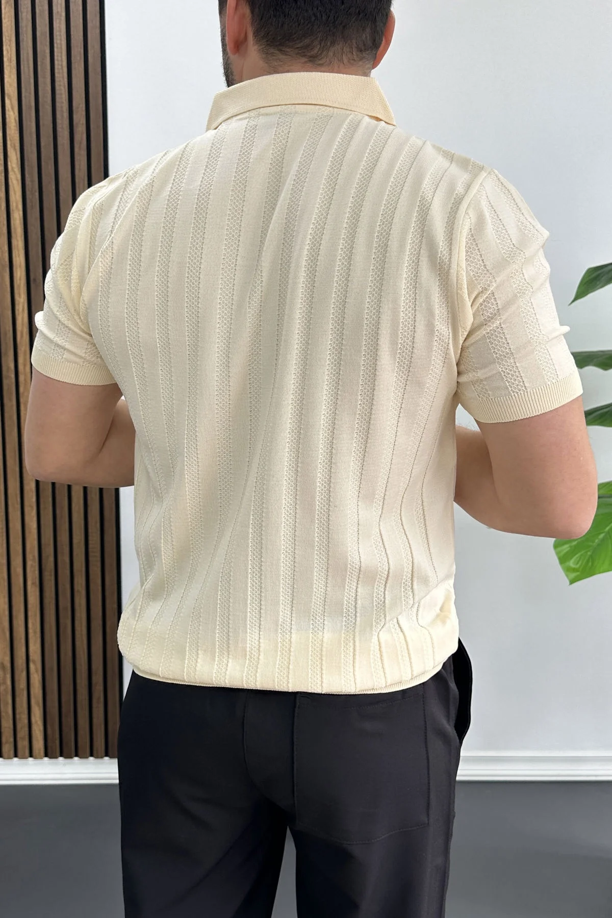 Erkek Açık Yaka Desenli Tişört Krem Edw453