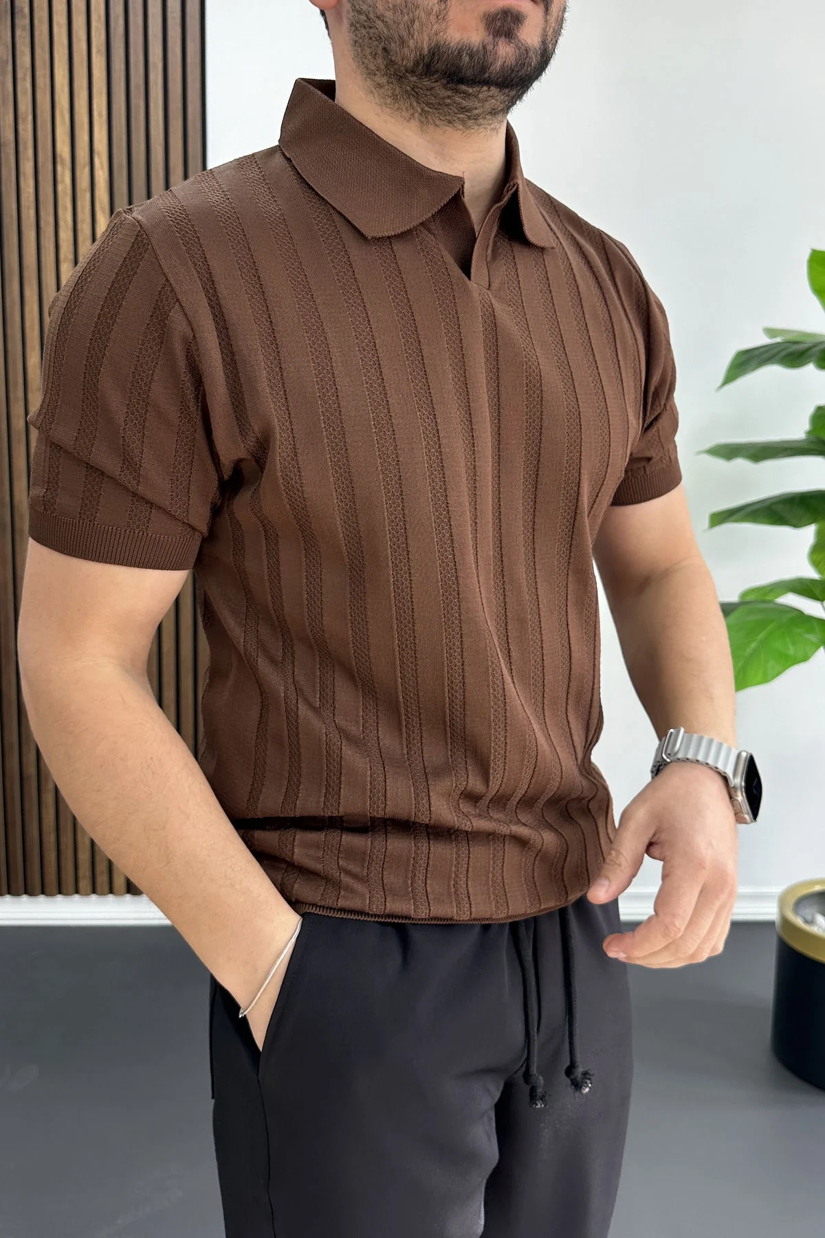 Erkek Açık Yaka Desenli Tişört Kahverengi Edw453