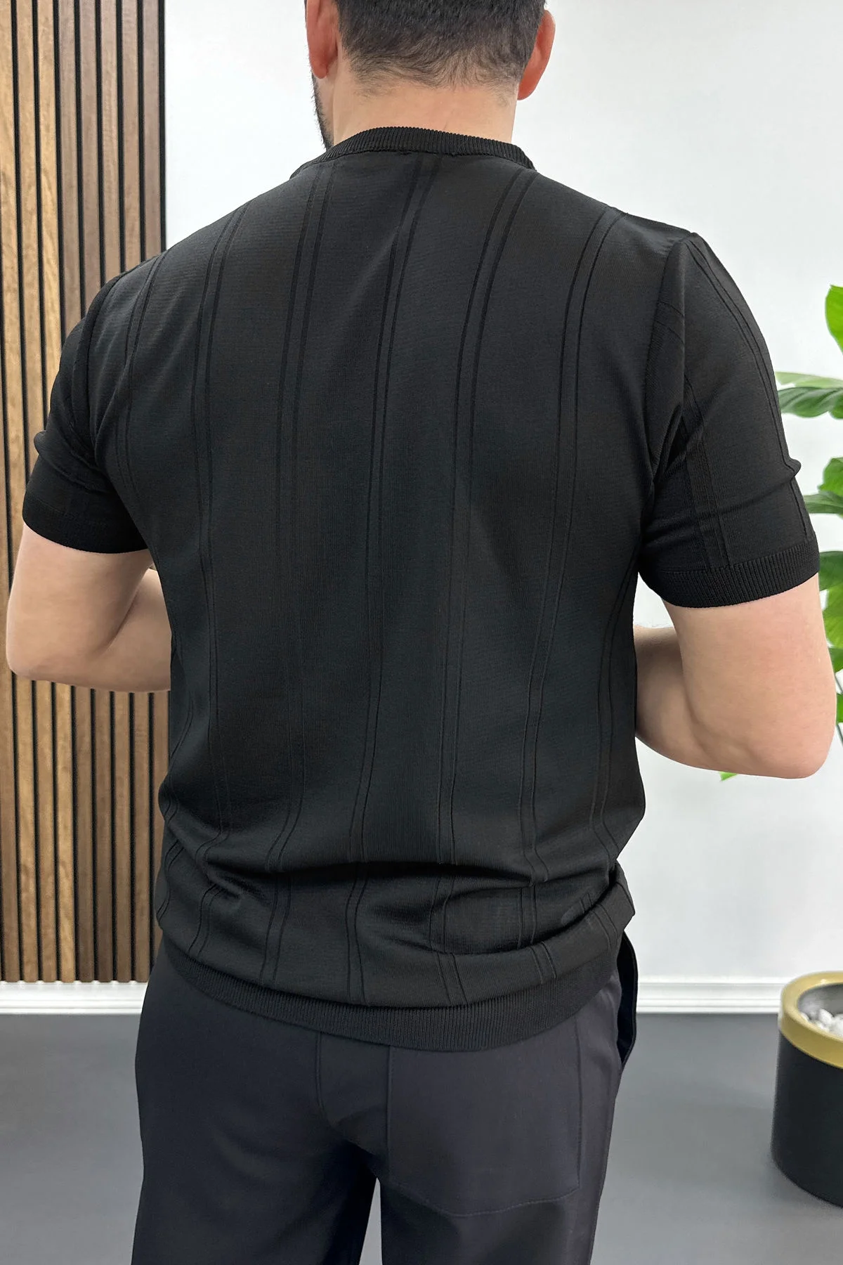 Erkek Bisiklet Yaka Desenli Tişört Siyah Edw454