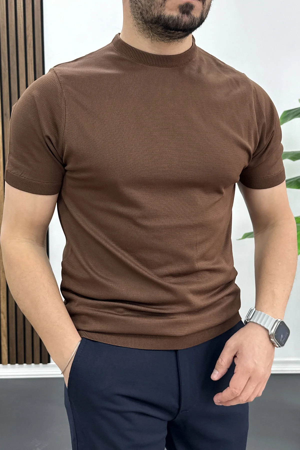 Erkek Düz Desen Bisiklet Yaka Tişört Kahverengi Edw459