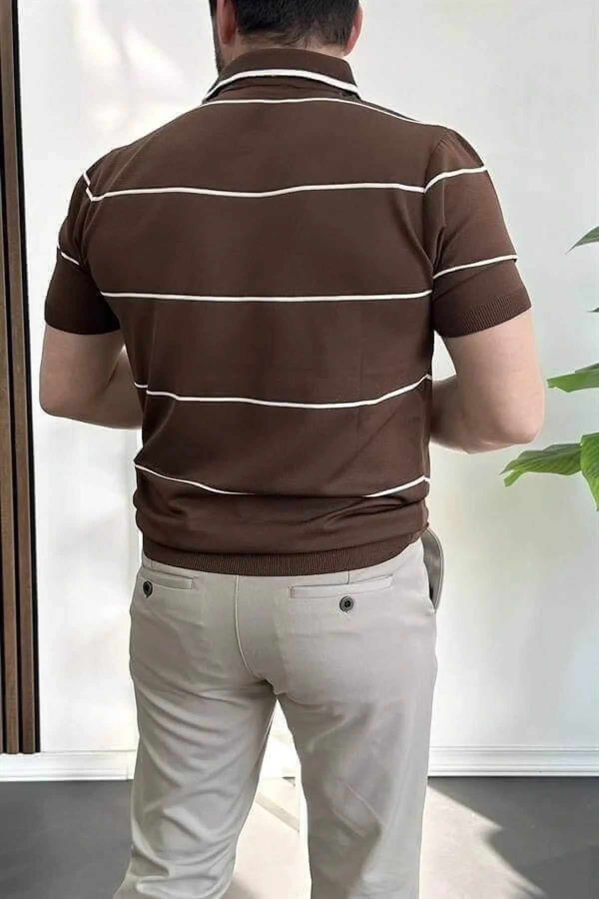 Erkek Açık Yaka Yan Çizgili Tişört Kahverengi Edw259
