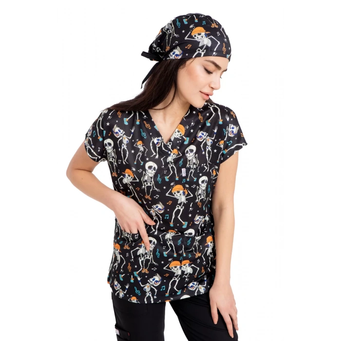 Scrubs cerrahi forma kadın tek üst dans eden iskeletler