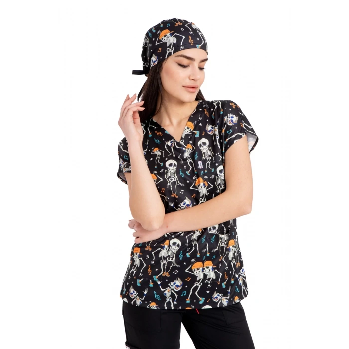 Scrubs cerrahi forma kadın tek üst dans eden iskeletler