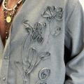 Özel Çiçek Nakış Detaylı Gömlek Gri