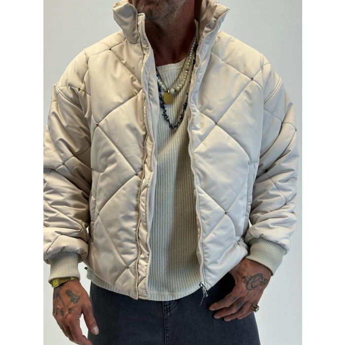 Taş Detaylı Kapitone Mont Ekru