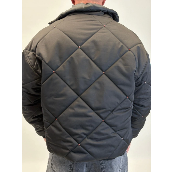 Taş Detaylı Kapitone Mont Siyah