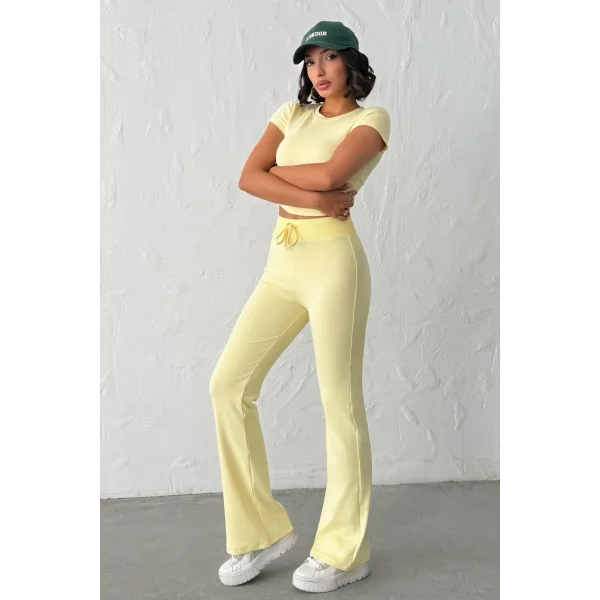 MİLA SARI Y2K CROP TİŞÖRT VE İSPANYOL PAÇA TAYT TAKIM