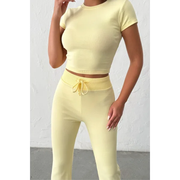 MİLA SARI Y2K CROP TİŞÖRT VE İSPANYOL PAÇA TAYT TAKIM