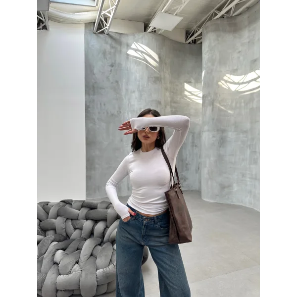 MORA BEYAZ PARMAK DETAYLI BLUZ