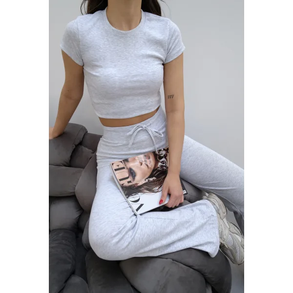 NOVA AÇIK GRİ Y2K CROP TİŞÖRT VE İSPANYOL PAÇA TAYT TAKIM