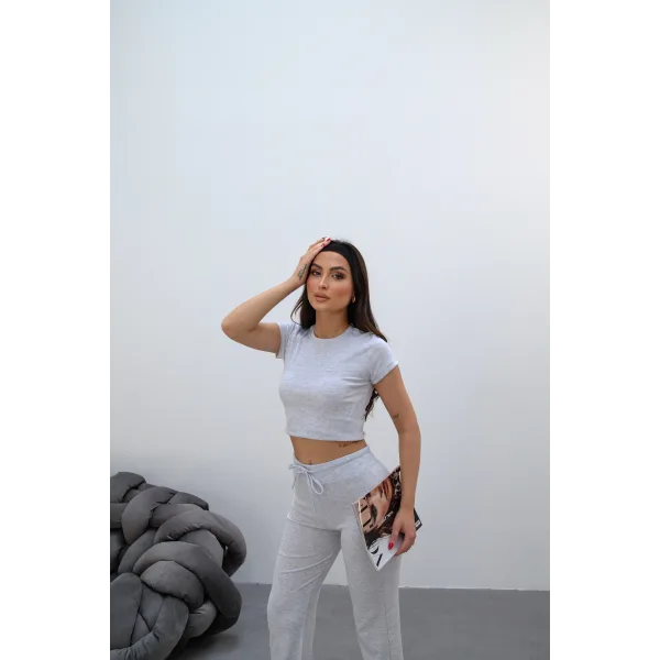 NOVA AÇIK GRİ Y2K CROP TİŞÖRT VE İSPANYOL PAÇA TAYT TAKIM