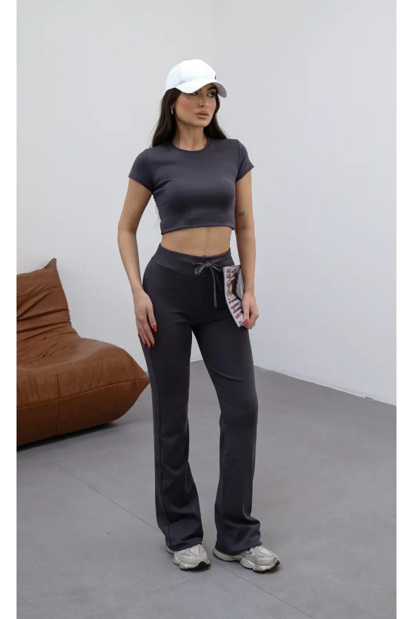MİLA ANTRASİT Y2K CROP TİŞÖRT VE İSPANYOL PAÇA TAYT TAKIM