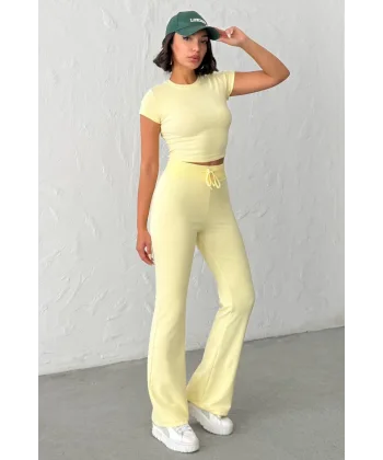 MİLA SARI Y2K CROP TİŞÖRT VE İSPANYOL PAÇA TAYT TAKIM