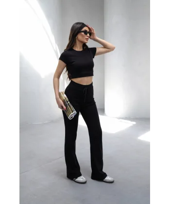 NOVA SİYAH Y2K CROP TİŞÖRT VE İSPANYOL PAÇA TAYT TAKIM