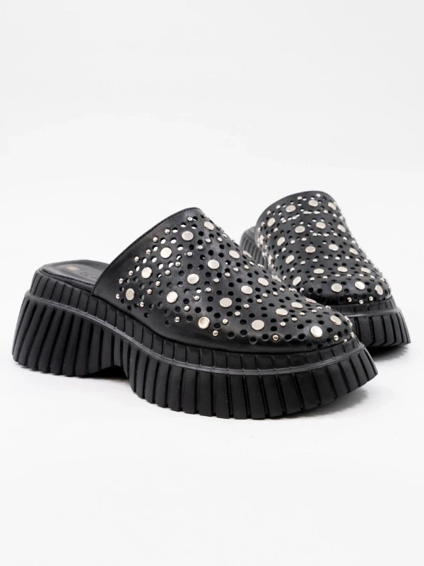 TAŞ DETAY DERİ KADIN TERLİK SİYAH