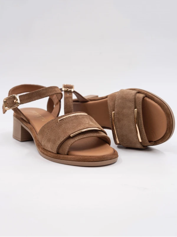 GOLD TOKA DETAY SÜET DERİ SANDALET SİGARO