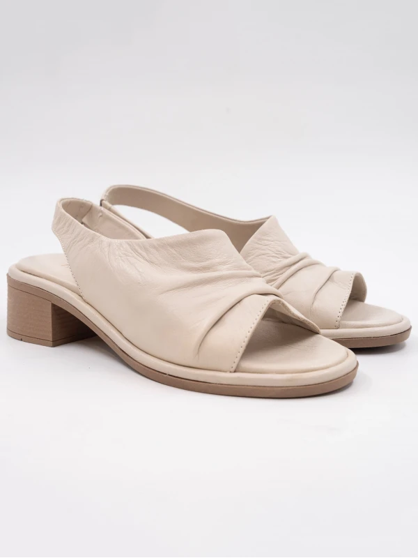 TOPUKLU DERİ SANDALET BEJ
