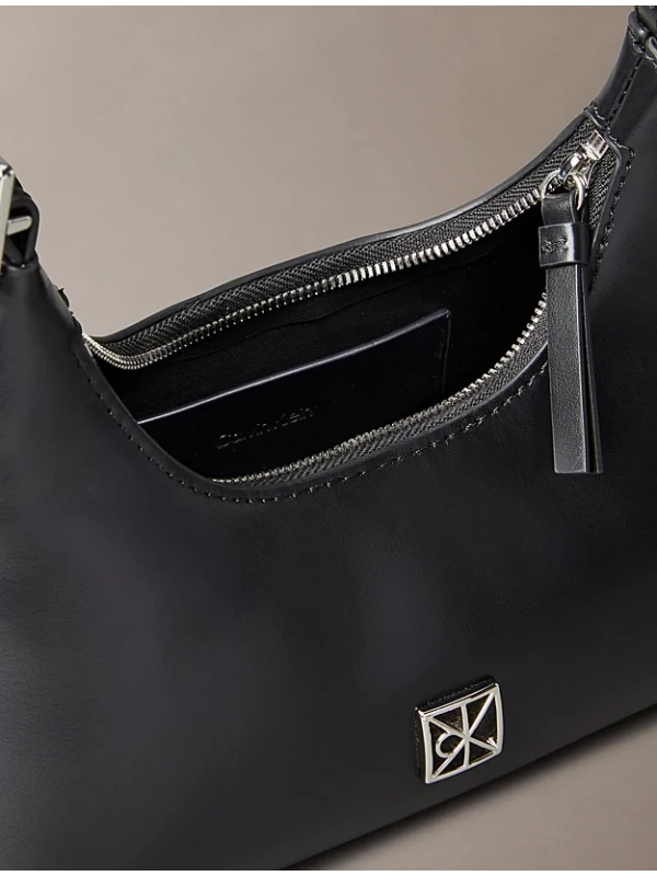 Calvin Klein Emblem Shoulder Bag SİYAH
