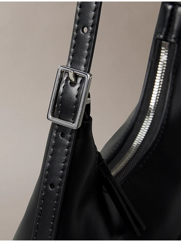 Calvin Klein Emblem Shoulder Bag SİYAH