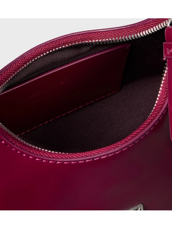 Calvin Klein Emblem Shoulder Bag MÜRDÜM