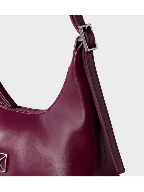 Calvin Klein Emblem Shoulder Bag MÜRDÜM