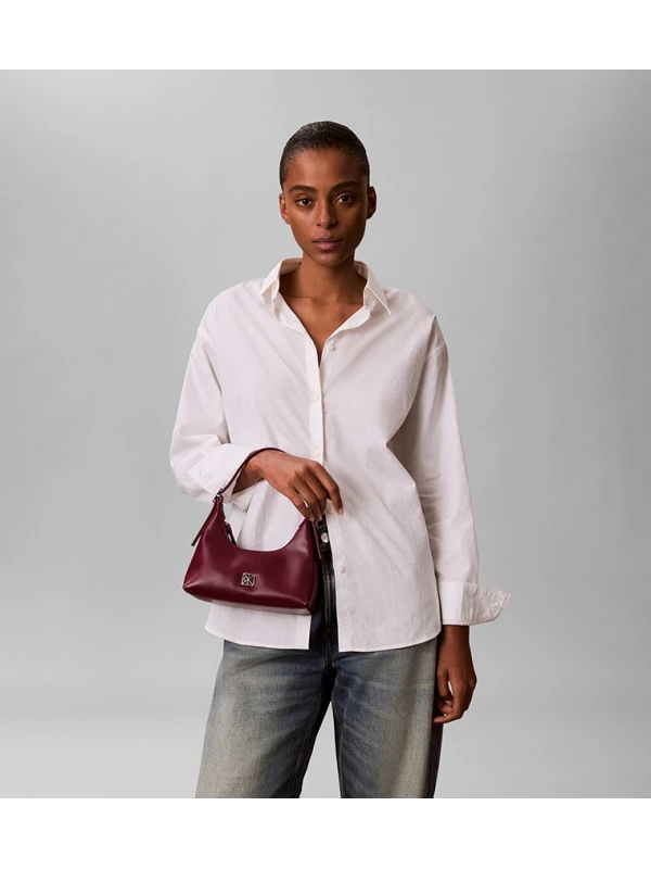 Calvin Klein Emblem Shoulder Bag MÜRDÜM